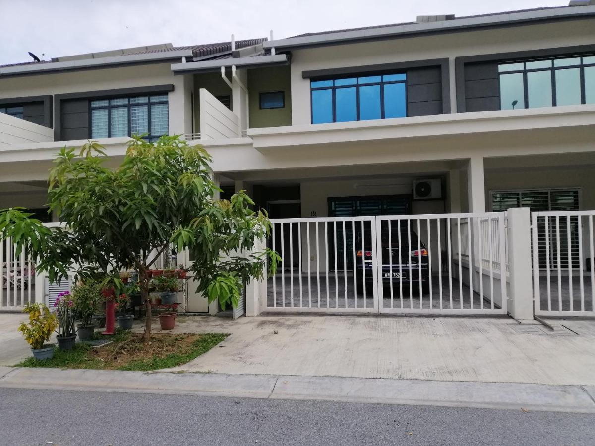 A&D Home-Stay @Kota Warisan, Sepang Exterior foto
